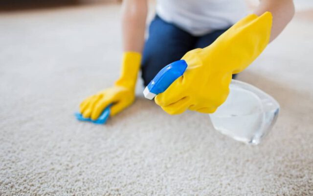 بهترین روش‌ها برای برای تمیز کردن فرش ماشینی بدون شست‌وشو