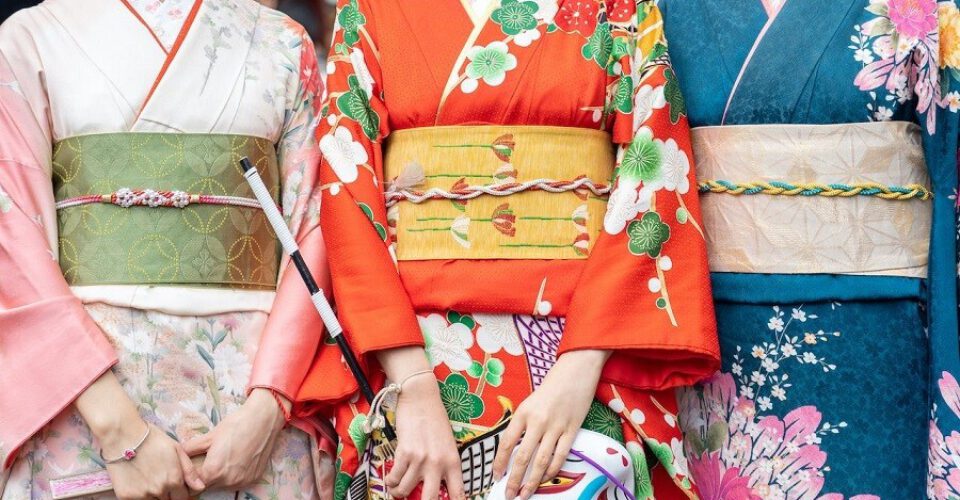 داستان جذاب کیمونوی ژاپن، سنتی زیبا که در آن تنوع و جذابیت موج می زند!