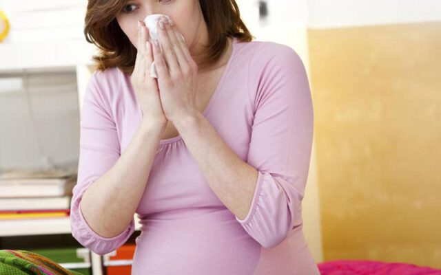 گرفتگی بینی در بارداری به چه دلیل است؟ +۱۰ درمان خانگی گرفتگی بینی در بارداری
