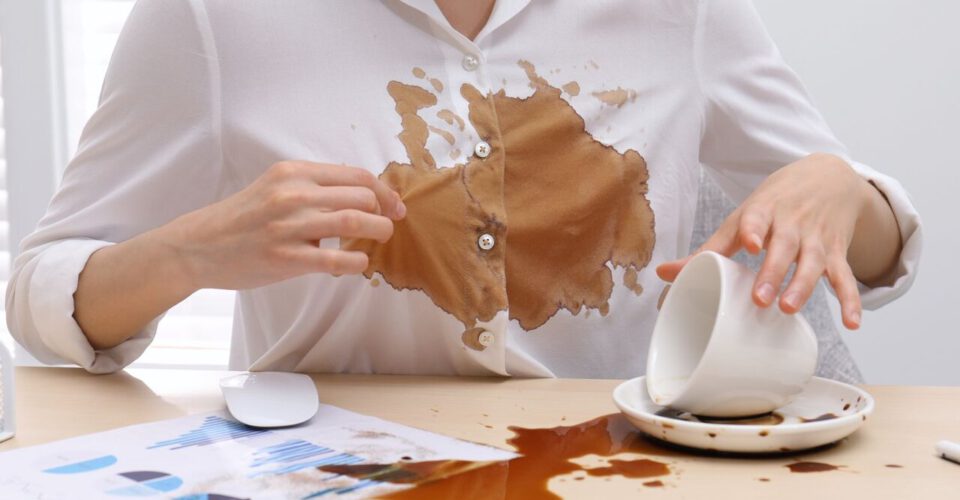 راهکارهای موثر برای پاک کردن لکه چای و قهوه از روی لباس