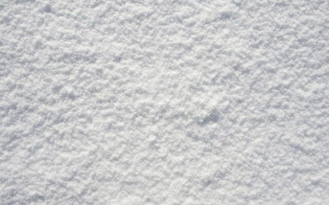 چرا رنگ دانه های برف سفید است؟
