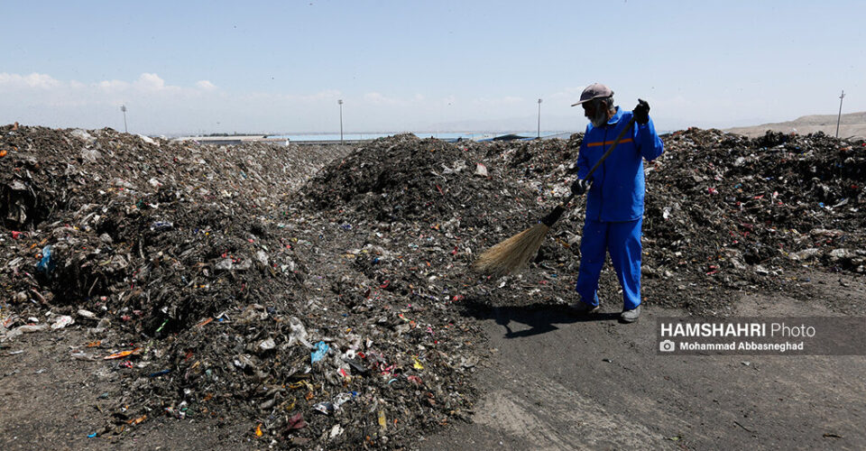 تهران در بین ۲۰ کشور تولید زباله در جهان | درآمدهای بالای زباله گردی در تهران | هیچکس در سطل زباله به دنبال غذا نیست