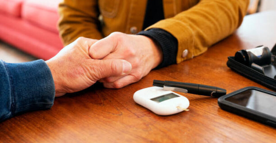 پویش وزارت بهداشت در مورد قند خون و فشار خون | بی نیاز شدن بیماران مبتلا به دیابت به چند بار تزریق در روز