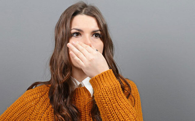 علت بوی بد باد شکم و معده چیست؟ (6 دلیل)
