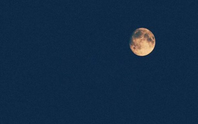 30 متن علمی کوتاه در مورد کره ماه