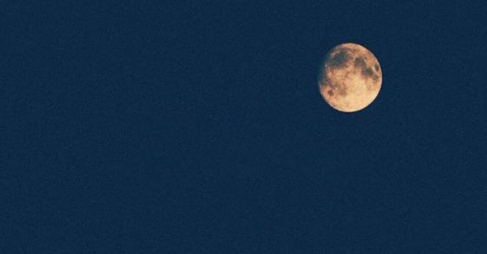 30 متن علمی کوتاه در مورد کره ماه