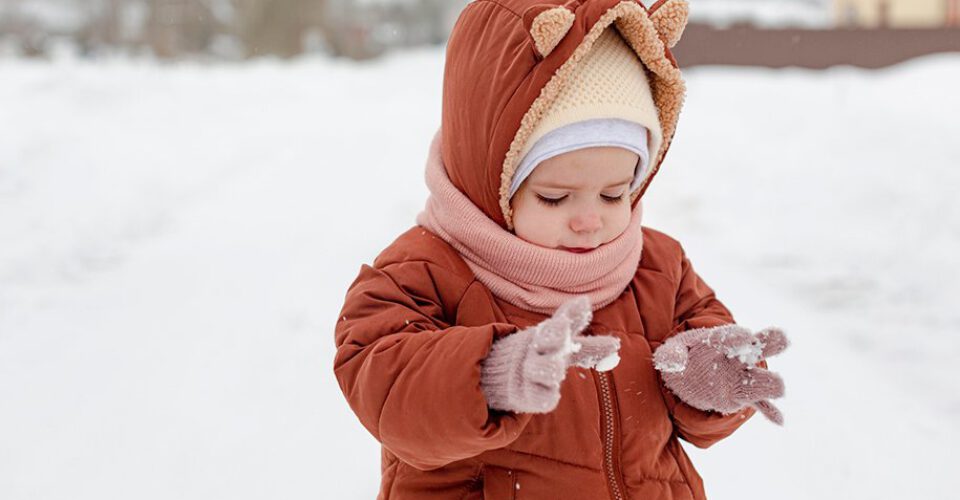 ۶ نکته‌ی مهم برای خرید بهترین لباس زمستانی نوزاد که باید بدانید