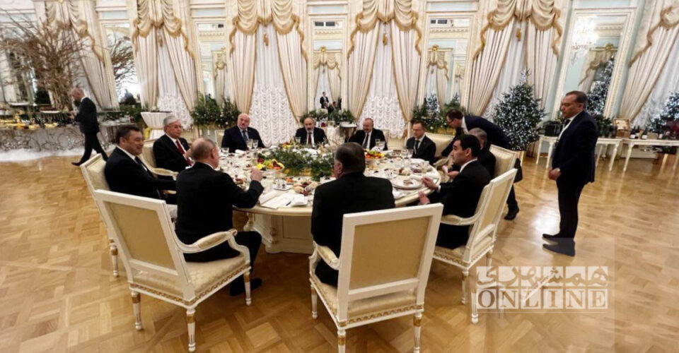 تصاویر افشای منوی غذای مهمانی سران کشورهای همسایه روسیه | پوتین چگونه از مهمانانش پذیرایی کرد؟ | از پیراشکی خرچنگ تا سوربت خولان دریایی