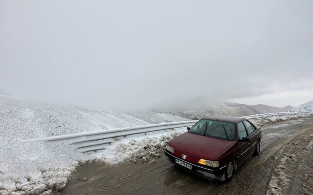 بارش برف پاییزی در مازندران ؛ وضعیت راه‌های این استان شمالی