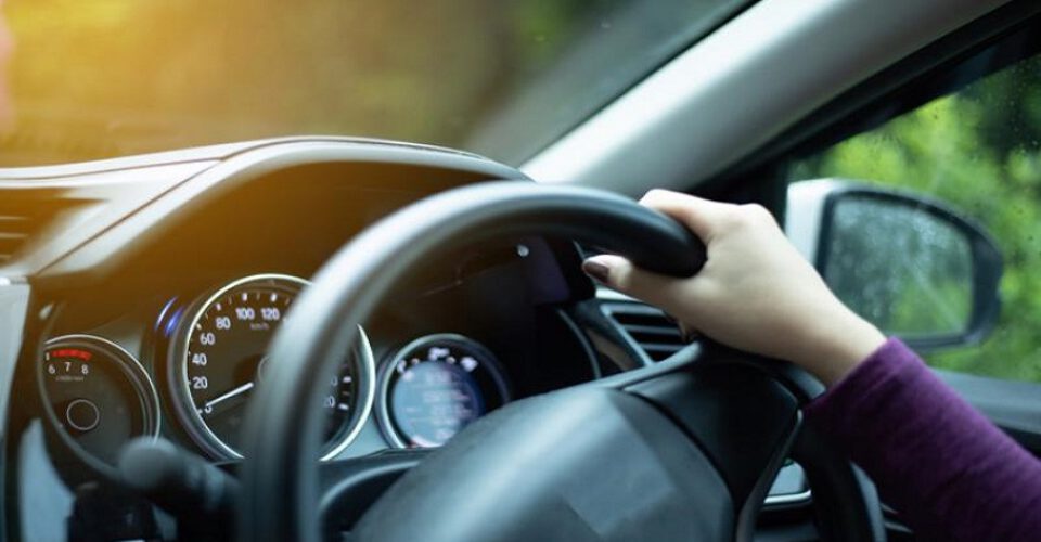 25 عادت اشتباه در رانندگی که باید از آن ها دوری کنید!