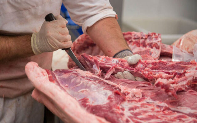 تولید همبرگر و استیک تقلبی در کارگاه زیرزمینی | کشف ۲۶۰ کیلو گوشت آلوده