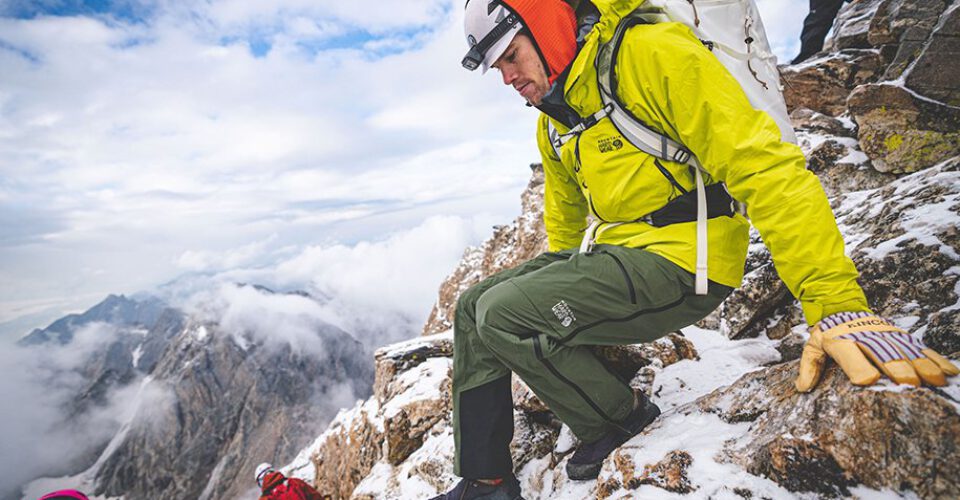 راهنمای خرید تجهیزات کوهنوردی برای فصل‌های سرد و بارانی