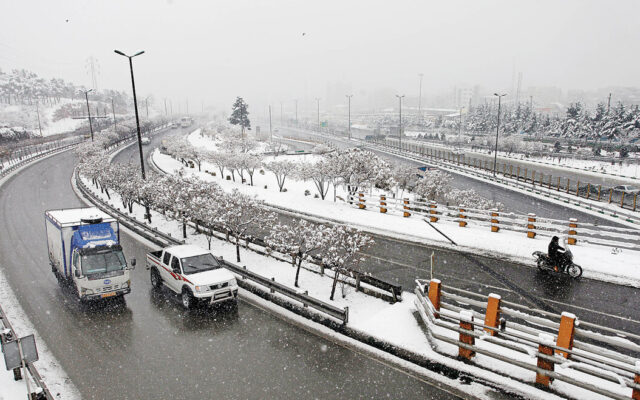 آخرین وضعیت راه‌های کشور ؛ برف و باران در در جاده‌های ۱۹ استان