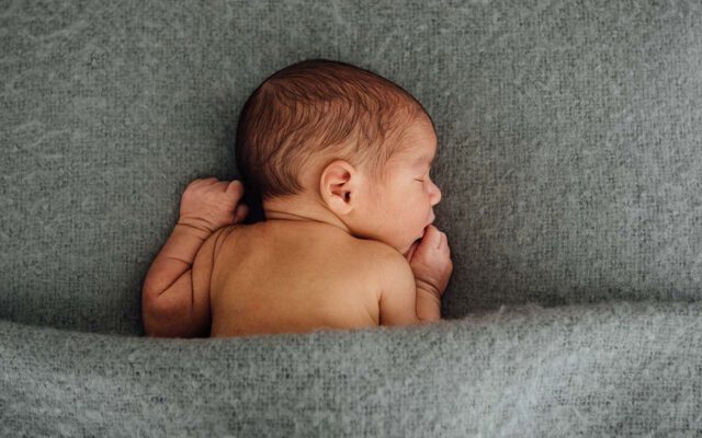 از دلایل سکسه تا نحوه‌ی فکر نوزادان؛ ۱۲ پرسش و پاسخ مهم درباره‌ی نوزاد
