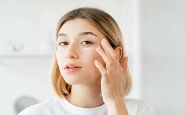 ۷ مرحله‌ی ساده برای روتین مراقبت از پوست مختلط
