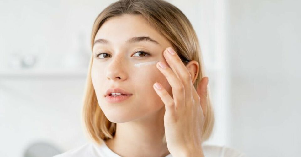 ۷ مرحله‌ی ساده برای روتین مراقبت از پوست مختلط
