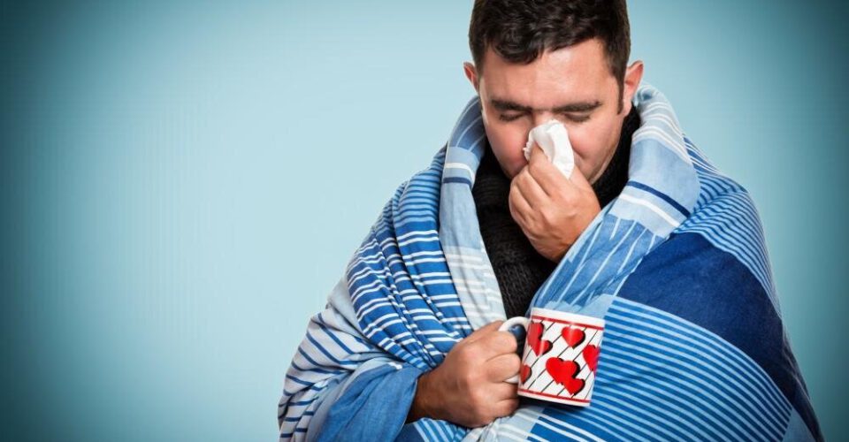 چه عواملی باعث می‌شوند که سرما بخوریم؟