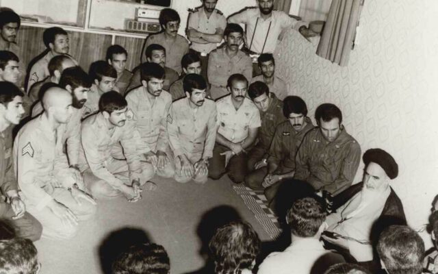 امام‌ خمینی(ره) چگونه از انحلال ارتش جلوگیری کردند؟