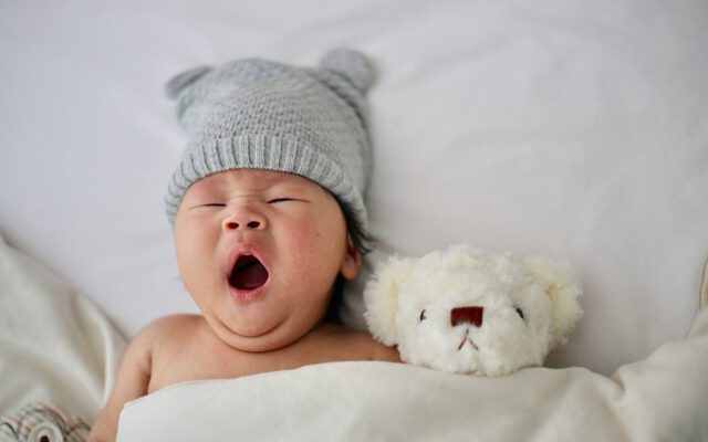 راهنمای خواب کودکان بر اساس سن؛ همه‌ی آنچه باید درباره‌ی خواب بچه‌ها بدانیم
