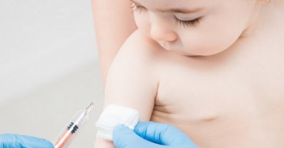 ورود ۶ میلیون واکسن جدید برای کودکان | ۱۵۰۰ کودک زنده می مانند