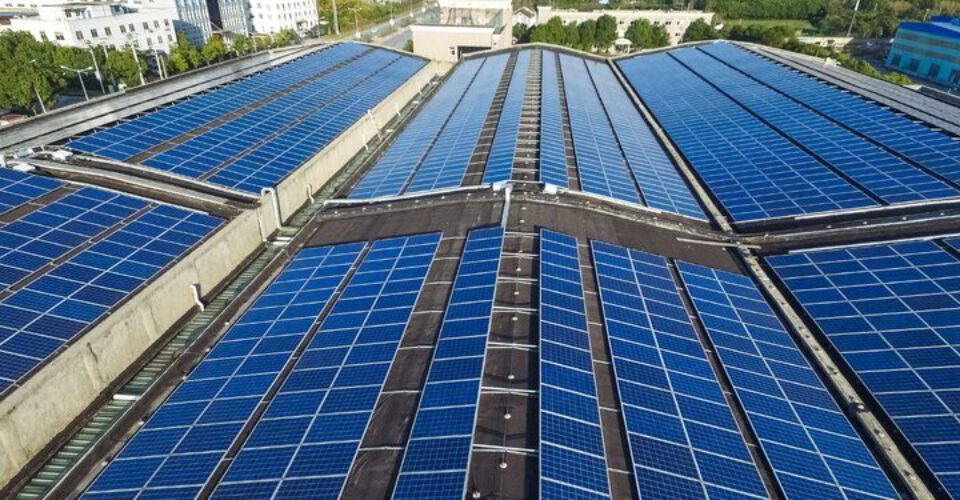 نخستین مرکز معاینه فنی سبز افتتاح شد | فعالیت ۷ نیروگاه خورشیدی در تهران