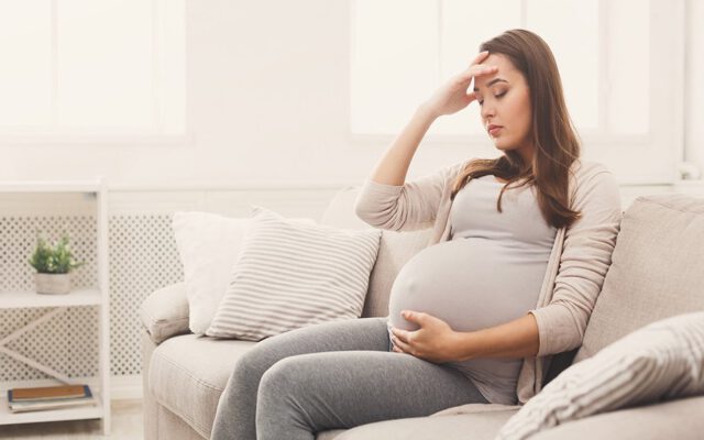 دلیل سردردهای دوران بارداری چیست و چگونه می‌توان آن را درمان کرد؟