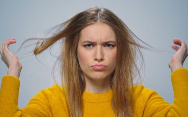 ۷ دلیل کدر شدن مو؛ با این راهکارها موهایتان را براق کنید