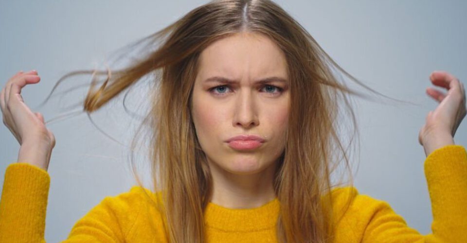 ۷ دلیل کدر شدن مو؛ با این راهکارها موهایتان را براق کنید
