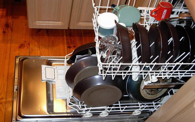 ۲۰ کاری که باعث کوتاه شدن عمر ماشین ظرفشویی می‌شوند