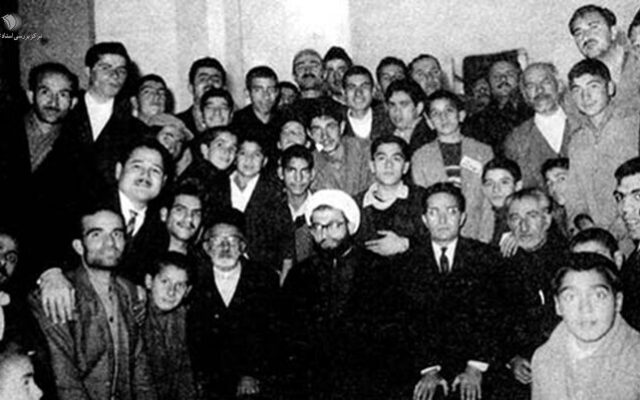 مسجدی که با جشن کتاب به پاتوق جوانان انقلابی تبدیل شد | چهره‌های مشهور انقلاب اینجا سخنرانی می‌کردند