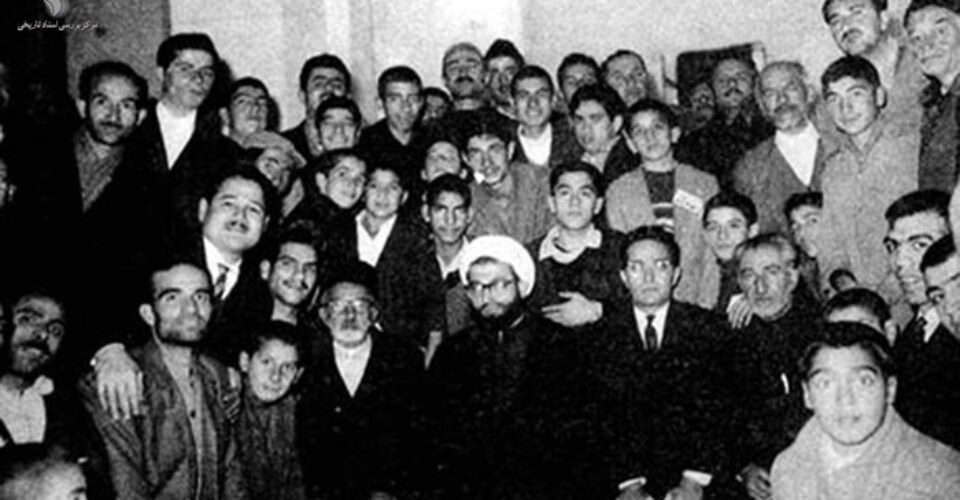 مسجدی که با جشن کتاب به پاتوق جوانان انقلابی تبدیل شد | چهره‌های مشهور انقلاب اینجا سخنرانی می‌کردند