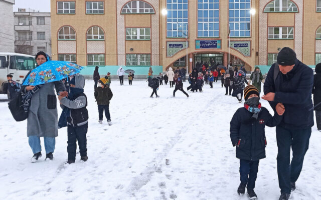 تعطیلی همه مدارس نوبت عصر در این شهر تهران ؛ برف و سرما مدارس را به تعطیلی کشاند