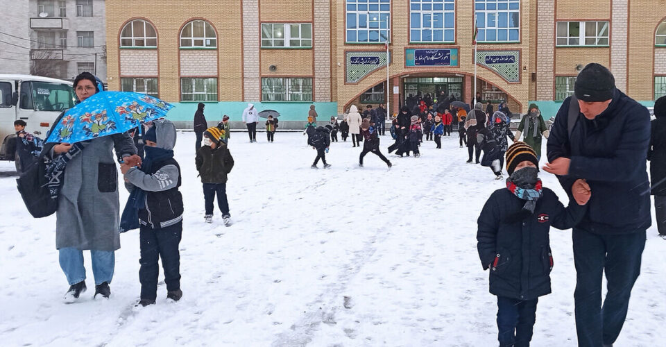 تعطیلی همه مدارس نوبت عصر در این شهر تهران ؛ برف و سرما مدارس را به تعطیلی کشاند