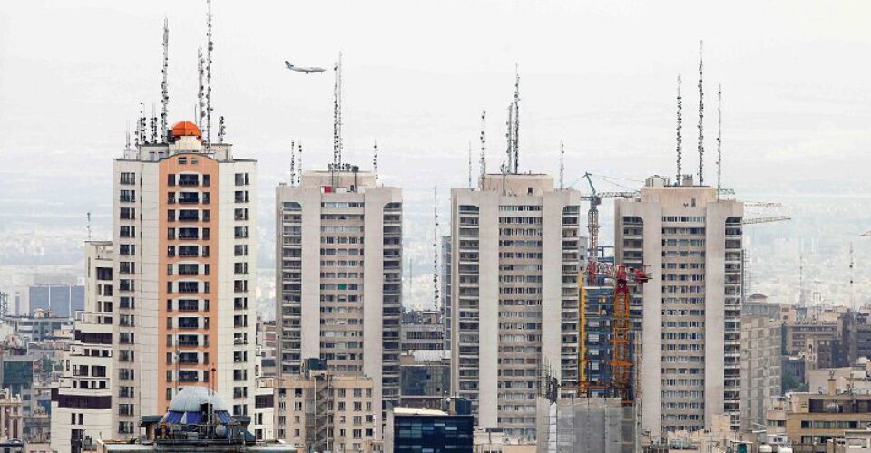 یک شرکت مخابراتی در تهران ۵۰۰۰ دکل غیرمجاز نصب کرده است | افزایش ۴۰ درصدی عوارض صدور مجوز آنتن‌ها