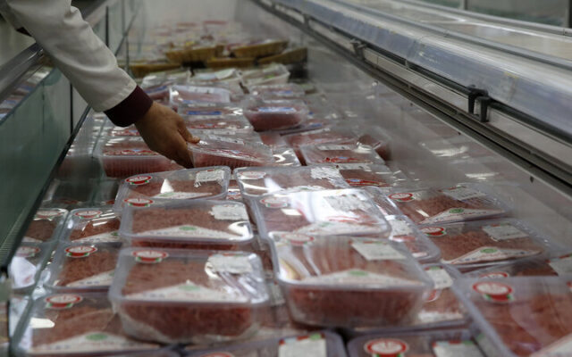 عرضه گوشت‌ وارداتی در کشور ؛ قیمت این گوشت چند است؟ | قیمت دام زنده واقعی نیست