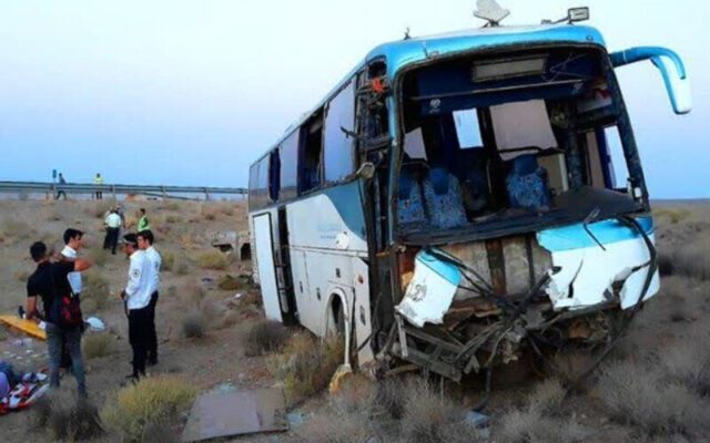 برخورد اتوبوس زائران عراقی امام رضا با کامیون | آخرین وضعیت مسافران حادثه‌دیده