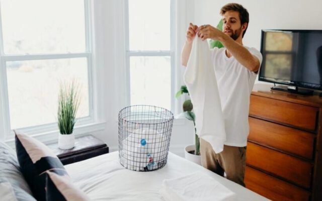 ۸ روش ساده و مؤثر برای پاک کردن انواع لکه لباس