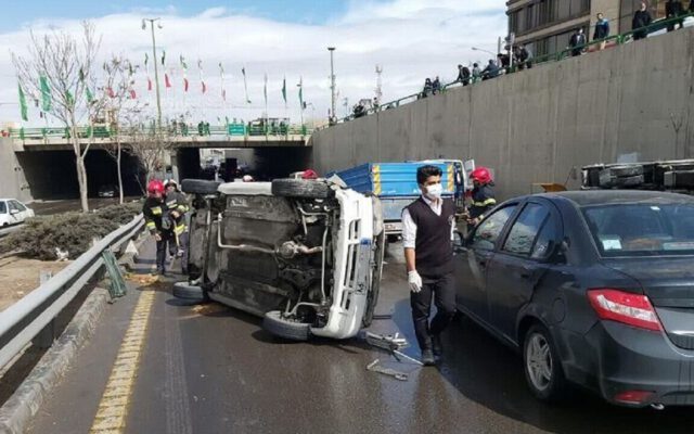 نقش تلفن همراه در تصادف‌های تهران مشخص شد | سرهنگ مومنی: ۸۰ درصد تصادف‌های شهر به دلیل استفاده از موبایل است