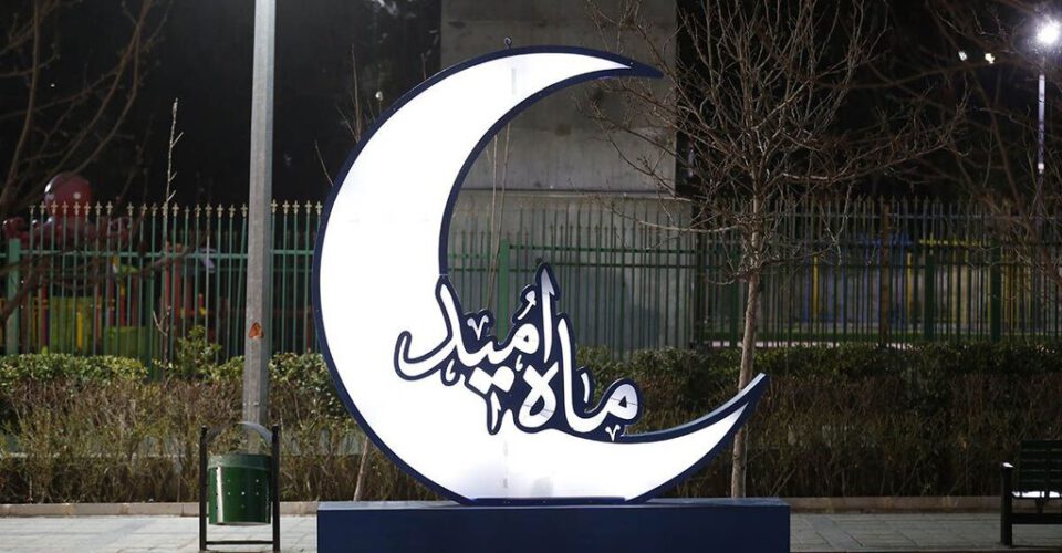 اینفوگرافیک | تهران به استقبال بهار قرآن رفت | برنامه های شهرداری برای شب های رمضان