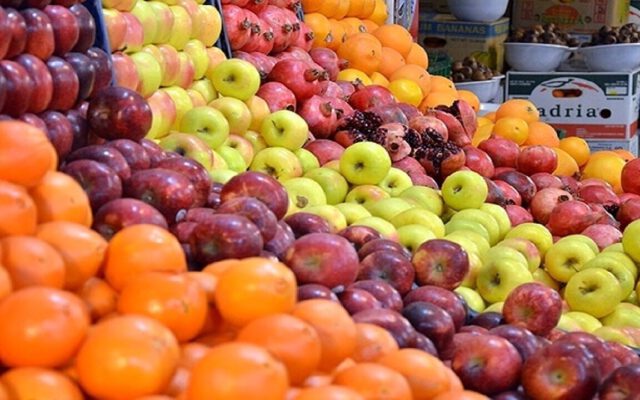 قیمت دقیق انواع میوه در میادین در آستانه سال نو | از پاپایا و آناناس طلایی تا سیب قرمز لبنان