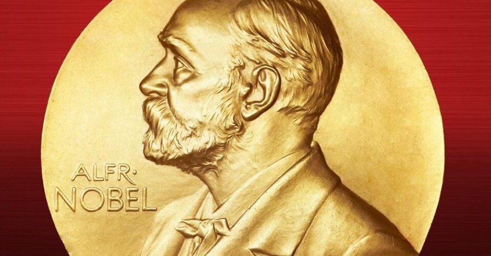 ۸ نویسنده برجسته و مشهور که جایزه نوبل نگرفتند