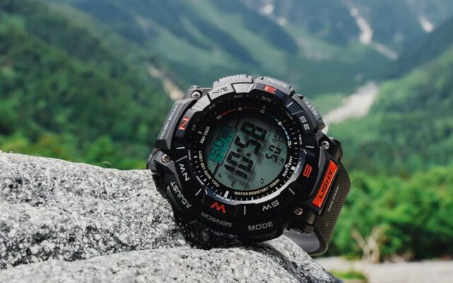 راهنمای انتخاب بهترین ساعت کوهنوردی و طبیعت‌گردی