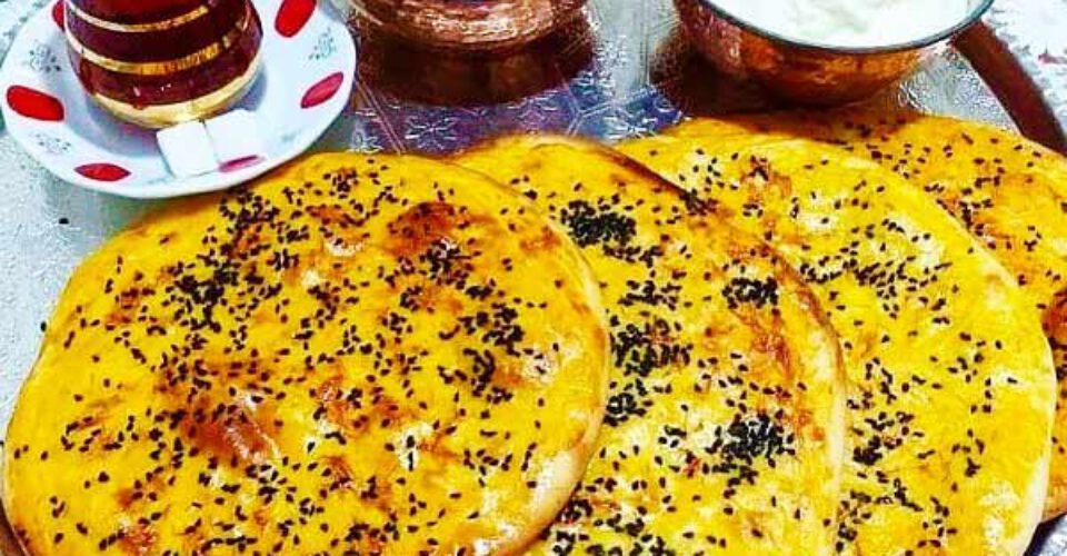 نان‌های محلی در سفره افطار کردستانی‌ها | موزه مردم‌شناسی خانه کرد سنندج میزبان گردشگران با افطاری سنتی