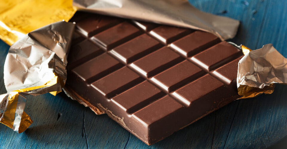 این شکلات سطح کلسترول بد را افزایش می‌دهد | چه نوع شکلاتی انتخاب کنیم؟