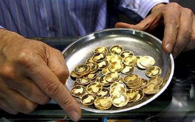 ادامه روند کاهشی قیمت طلا و سکه در بازار؛ نیم سکه چند شد؟ | جدول قیمت ها