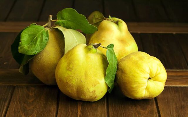 ۶ خاصیت فوق‌العاده‌ی میوه‌ی به برای سلامتی بدن و پوست