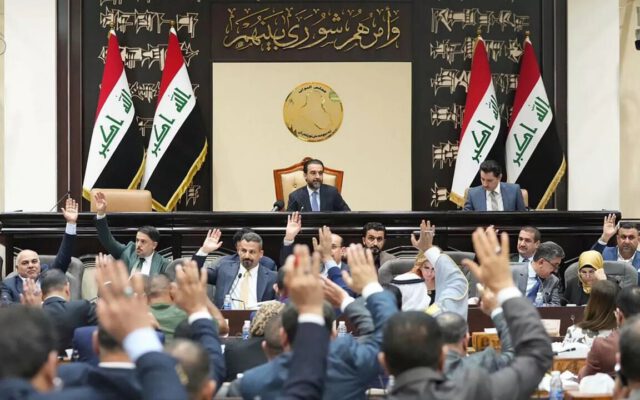 ۱۵ سال زندان به جای اعدام؛ قانون جدید مجازات همجنس‌گرایان در عراق | حکم مردانی که عمداً لباس زنانه بپوشند | واکنش آمریکا وانگلیس