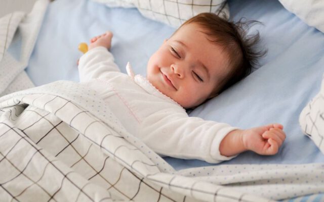 ۷ وسیله‌ی ضروری که برای خواب نوزاد نیاز دارید