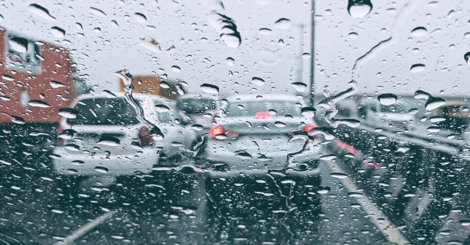 بارش باران در جاده‌های ۲۰ استان | ترافیک سنگین در جاده‌های منتهی به شمال