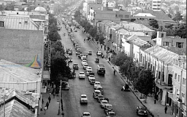 چرا در تهران قدیم خودروها وسط خیابان پارک می‌کردند؟